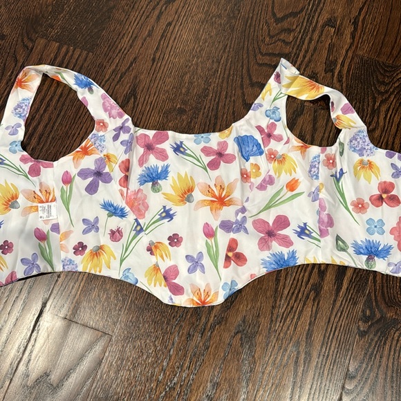 **NWOT** Floral Crop Top - Picture 5 of 5